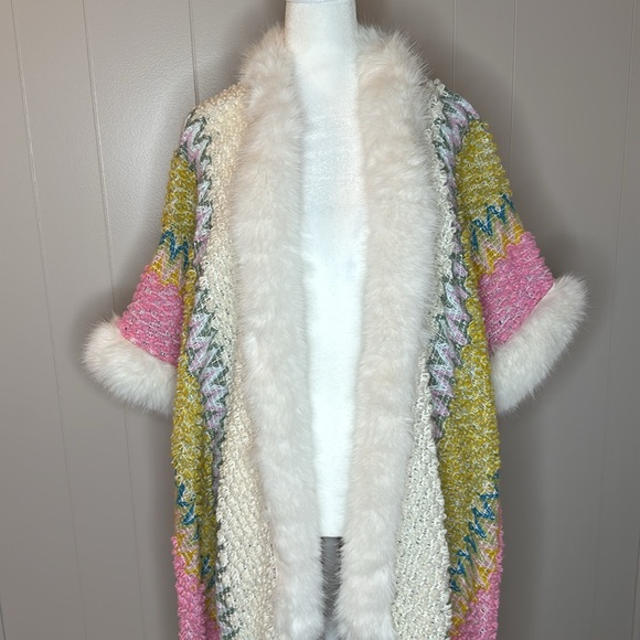 NWOT Snow Bunny Bohemian Faux Fur Trim Poncho - Picture 5 of 12